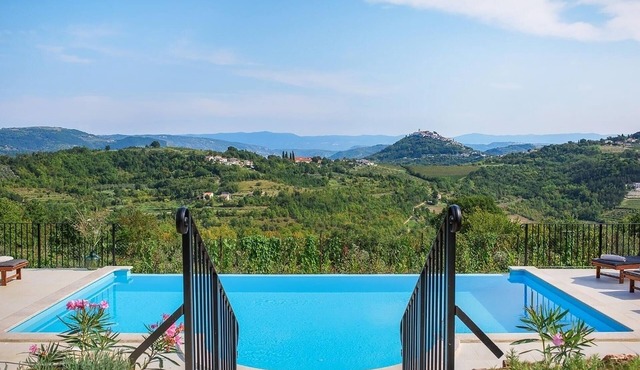 Luxurious home in Karojba