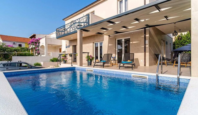 Luxurious home in Milna