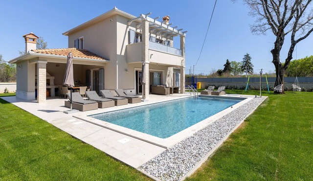 Luxurious home in Nedescina