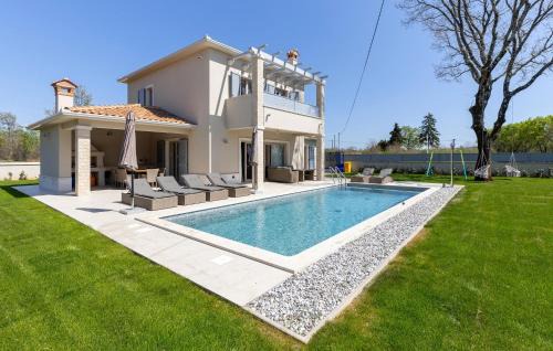 Luxurious Home In Nedescina