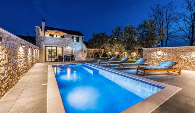 Luxurious home in Poljaci