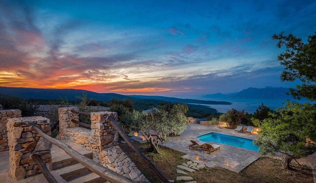 Luxurious home in Povlja