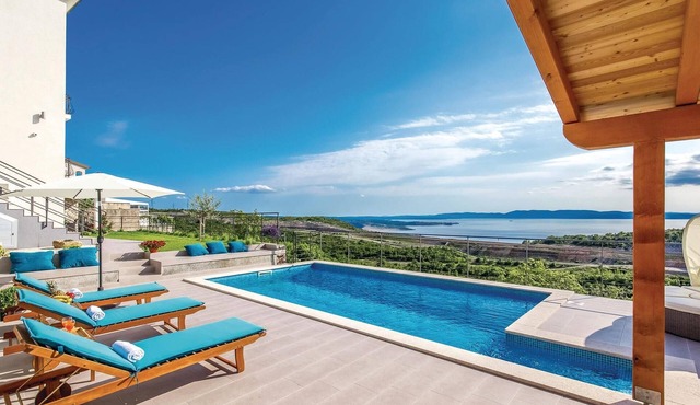 Luxurious home in Praputnjak