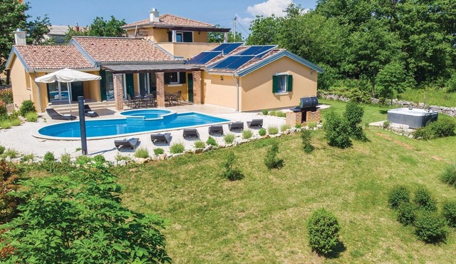 Luxurious home in Rezanci
