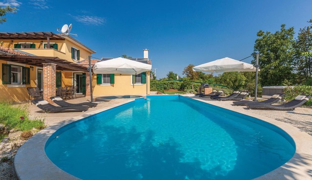 Luxurious home in Rezanci