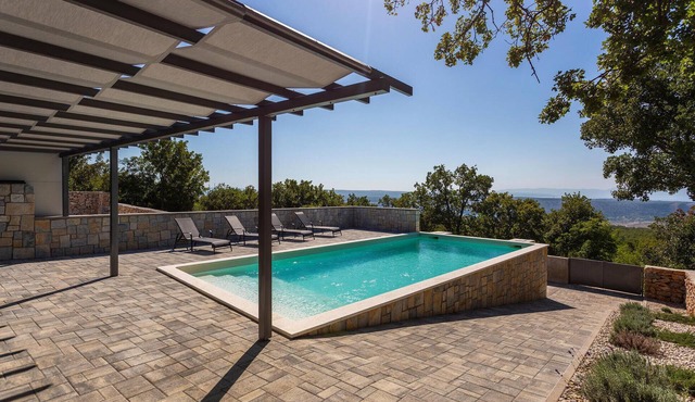 Luxurious home in Smrika
