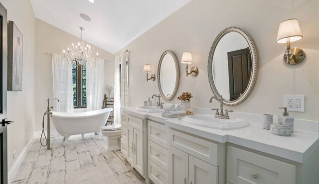 Luxurious Home In The Peaceful Bel-Air Neighborhoodnn