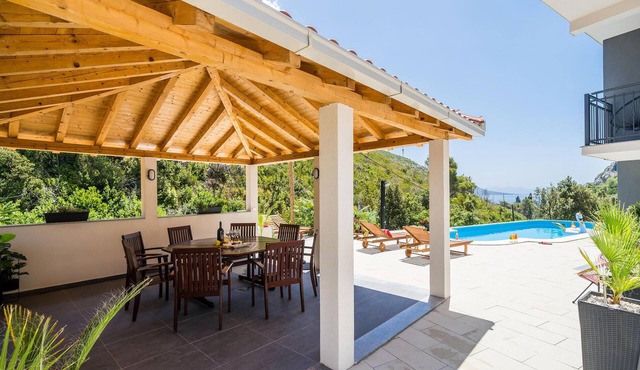 Luxurious home in Trstenik