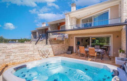 Luxurious Home In Umag With Sauna
