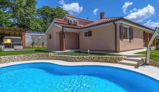 Luxurious home in Visnjan with private swimming pool, can be inside or outside