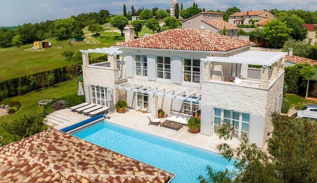 Luxurious home in Visnjan with private swimming pool, can be inside or outside