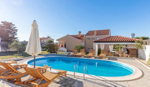 Luxurious home in Vrsi