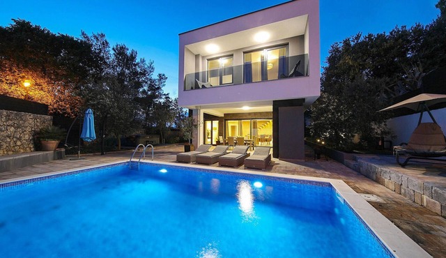 Luxurious home in Zaton with sauna