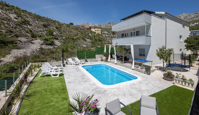 Luxurious home in Zrnovnica
