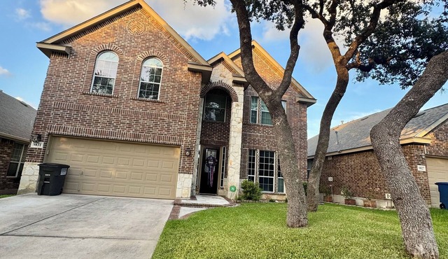 Luxurious home just minutes away from Sea World and Fiesta Texas!