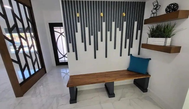Luxurious Home Near Airport