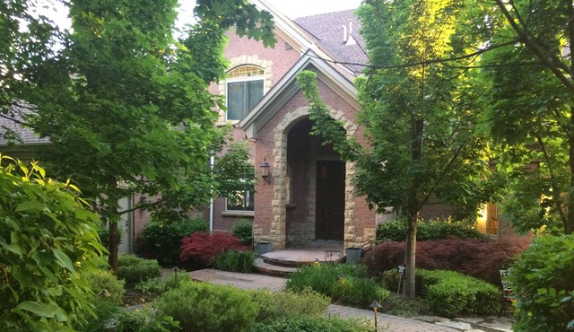 Luxurious home sleeps 30+! Great for Family Reunions, Corporate Retreats & more!
