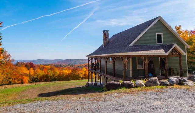 Luxurious Home with an Incredible View!