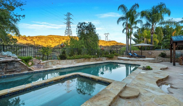 Luxurious Home with Beautiful Views and Pool