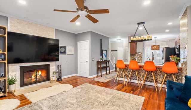 Luxurious home with golf course view, deck, grill, Peloton! King size bed.