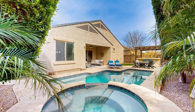 Luxurious home with private pool, spa, WiFi & central AC
