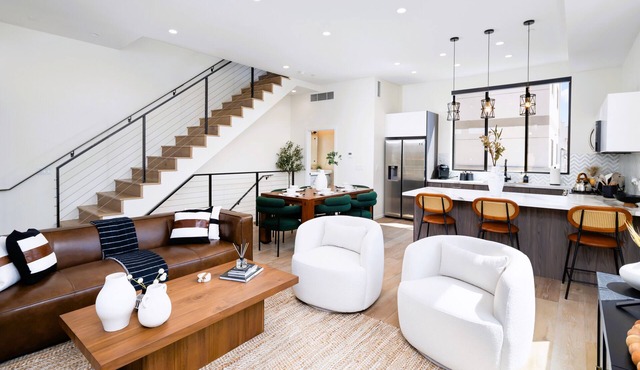 Luxurious Home with the Hollywood night life