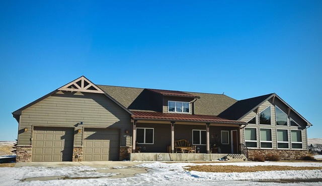 Luxurious Home with WiFi, Hot Tub & Spectacular Views