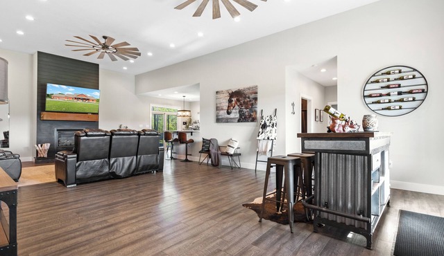 Luxurious Horse Farm Retreat - 3BR/3.5BA Oasis