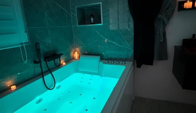 Luxurious house and balneotherapy relaxation area