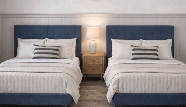 Luxurious house downtown Moncton - Sleeps 14- walking distance Avenir Center