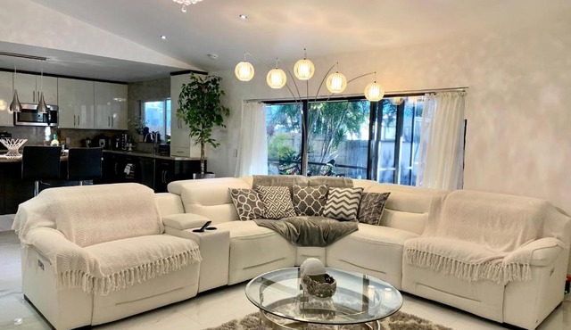 Luxurious house in West Palm Beach, Pool and golf