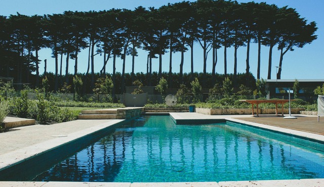 Luxurious house, tennis court, pool, panoramic views, ocean views walk to beach