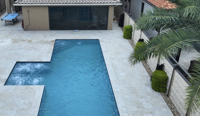 Luxurious House with Heated Pool, Pool Table BBQ