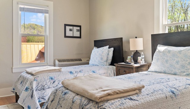 Luxurious Inn Next to the Mountains and the River, The Cole Room 9B