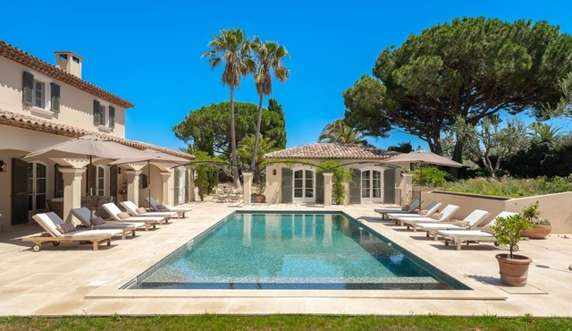 Luxurious -just renovated- private villa in most exclusive domaine in St. Tropez