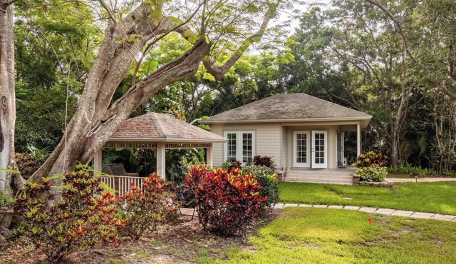 Luxurious King Guest Cottage - No Hidden Fees!