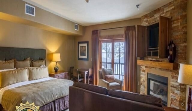 Luxurious King Studio|Pet friendly|Fireplace