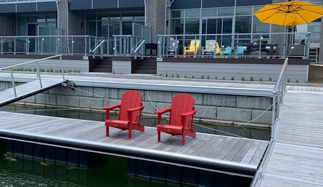 Luxurious Lake front Island Twnhome Friday Harbour