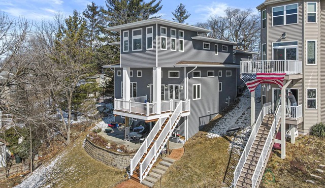 Luxurious Lake Home - Sleeps 14 - Southeast WI