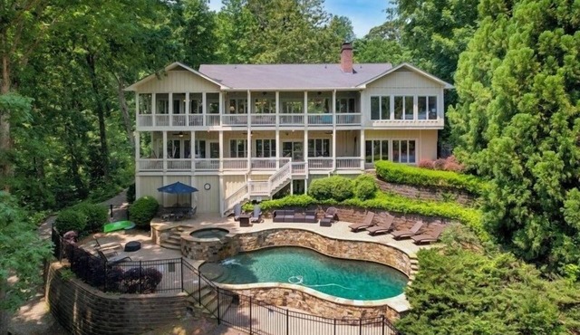 Luxurious Lake House/private dock/private pool & hot tub