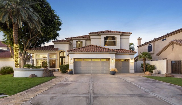 Luxurious Lake House | Full Amenities, Pool + Lake