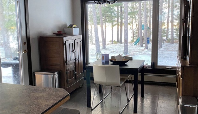 Luxurious Lake House with Hot Tub - Come and Enjoy and Unwind by Lake Nipissing!