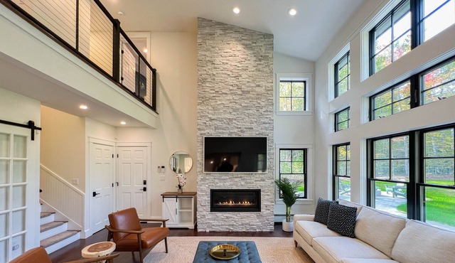 Luxurious Lake & Mountain Retreat with Ledge Views
