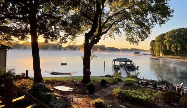 Luxurious Lake Norman Lakehouse w/Boat Dock & Ramp