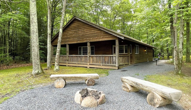 Luxurious Lake View Log Cabin with Fire Pit in the Poconos