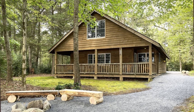 Luxurious Lake View Log Cabin with Firepit in the Poconos
