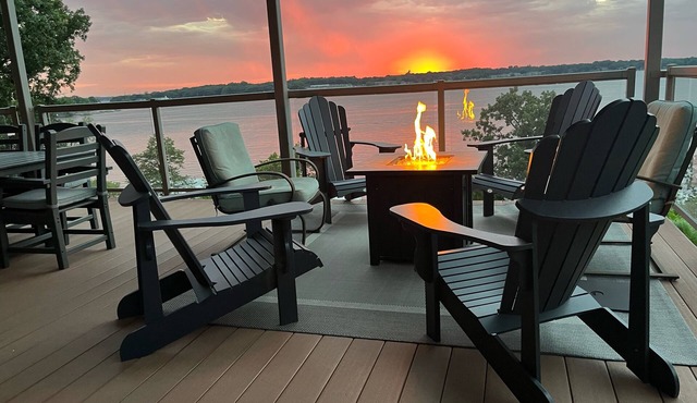 Luxurious Lakefront BB Corner Condo.nPanoramic lake views & 6 waterpark passes.