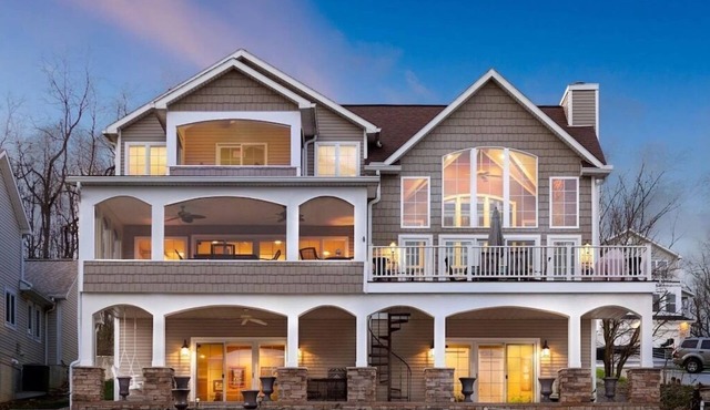 Luxurious Lakefront Apple Valley Estate 6,000 sqft