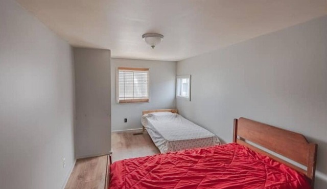 Luxurious Lakefront Cottage