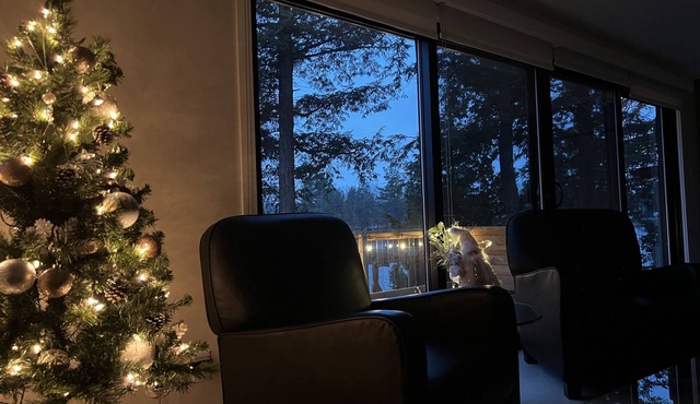 Luxurious lakefront cottage.